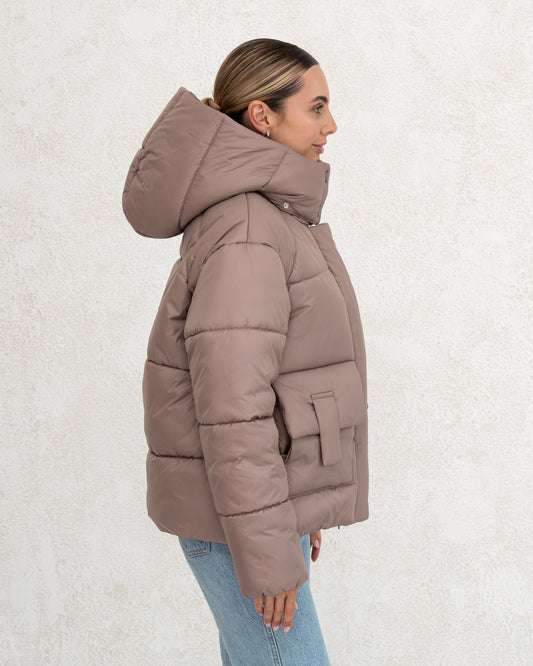 Жіноча зимова куртка 0474 бежевого кольору