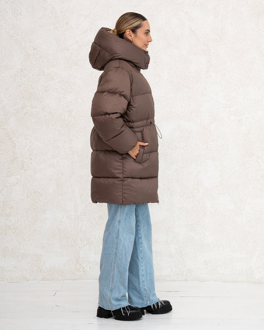 Жіноча зимова куртка з синтетичним пухом 0476 Шоколадного кольору